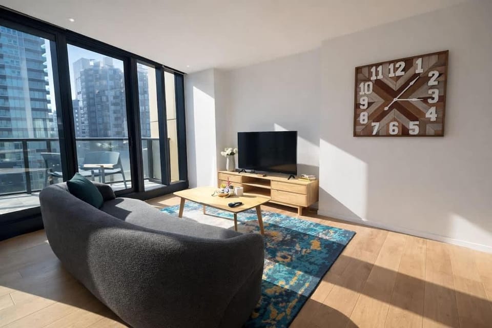 Skyline Stays Southbank Rooftop Pool Apt Apartment in Southbank