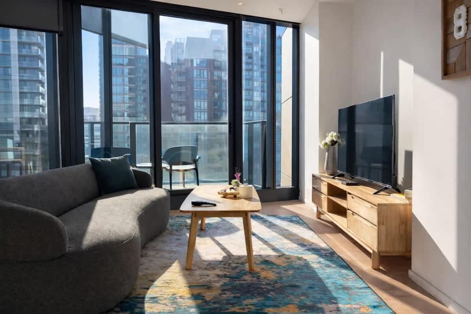 Skyline Stays Southbank Rooftop Pool Apt Apartment in Southbank