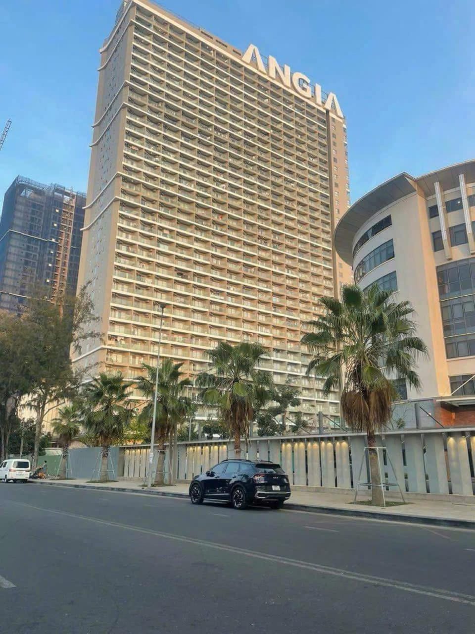 Property building, Day, Location, Parking