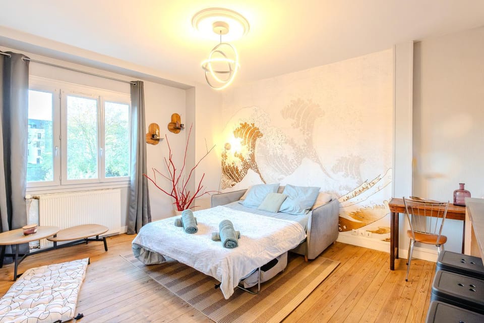 Bed, Living room, Seating area