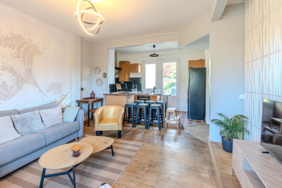 Living room, Seating area, Dining area
