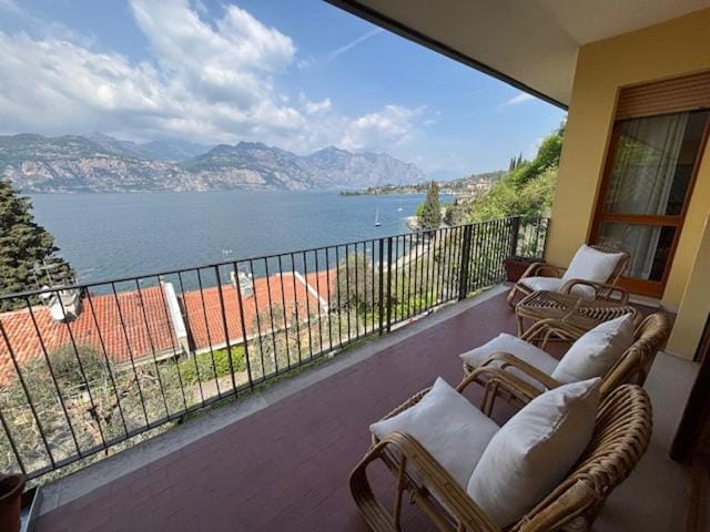 Balcony/Terrace, Lake view