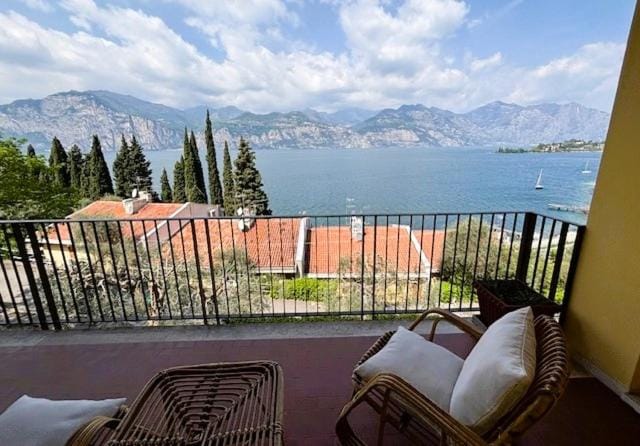 Balcony/Terrace, Lake view