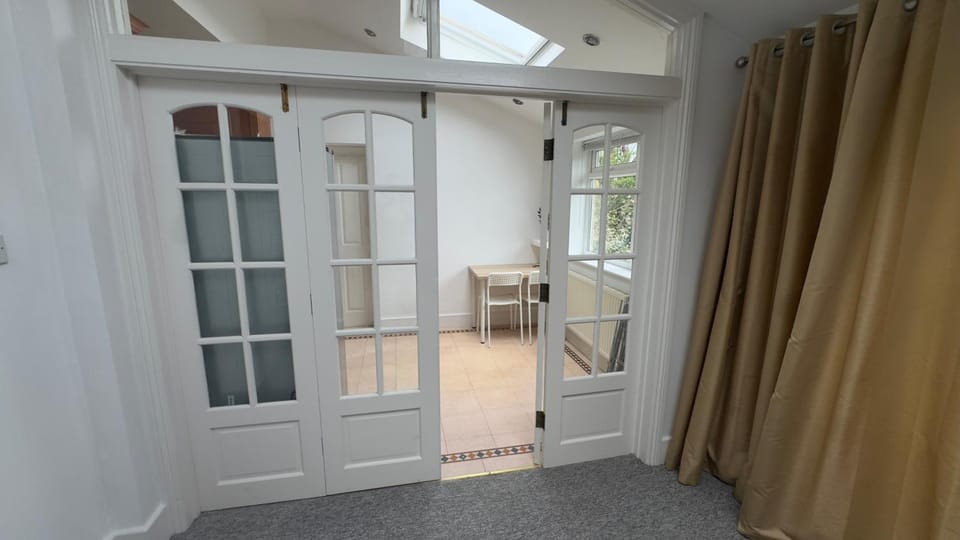 Country Room sheared house Vacation rental in Bristol