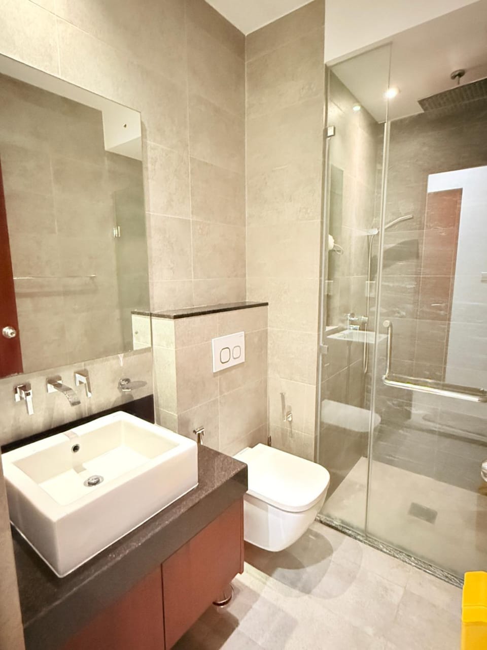 Shower, Toilet, Bathroom, towels