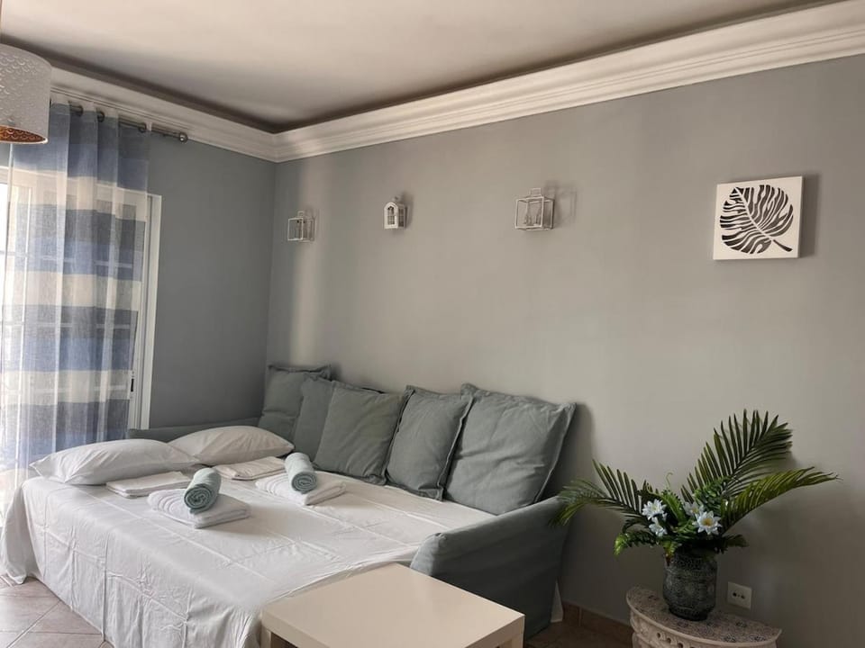 Cabanas Apartment Private Pool & Free Parking 5 min drive to beach Apartment in Cabanas de Tavira