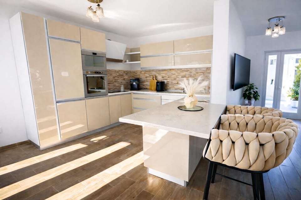 Kitchen or kitchenette, kitchen