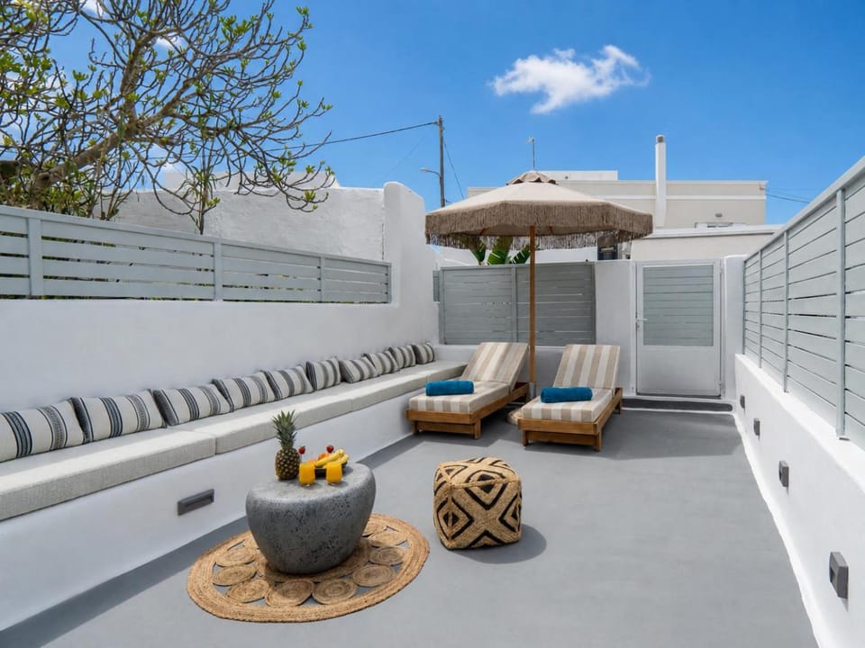 Patio, Day, Balcony/Terrace, sunbed