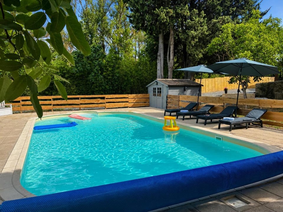 Swimming pool, Swimming pool
