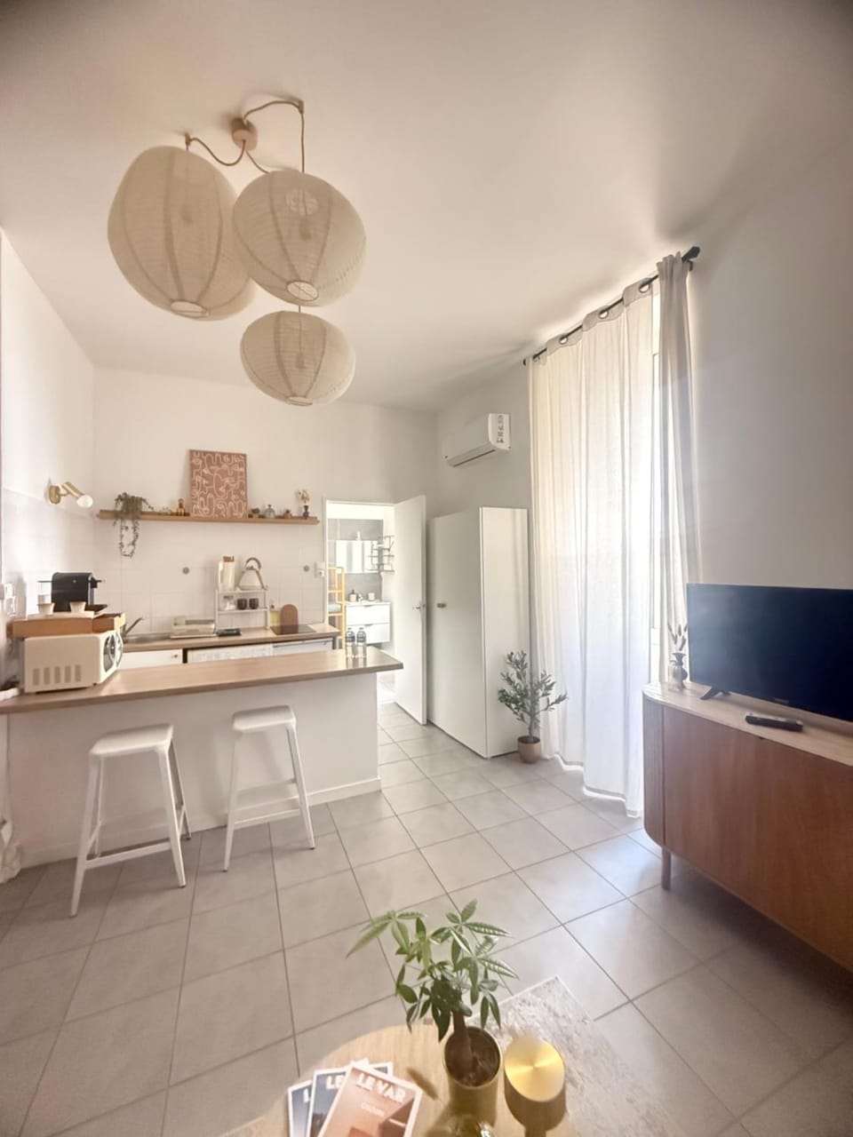 TV and multimedia, Kitchen or kitchenette, Dining area, pet friendly, stove, air conditioner, air conditioner