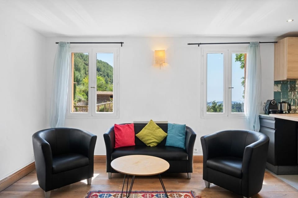 Le Petit Mas 2-bedroom house with shared pool House in Nice