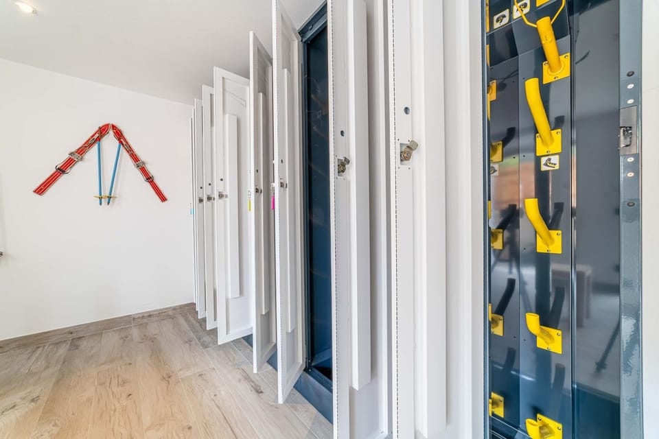 Skiing, storage