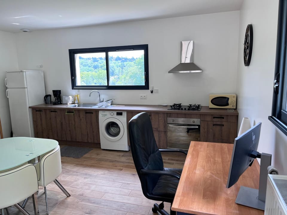 Appartement indépendant au calme Apartment in Auvergne-Rhône-Alpes
