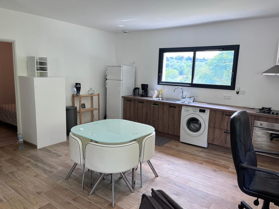Appartement indépendant au calme Apartment in Auvergne-Rhône-Alpes