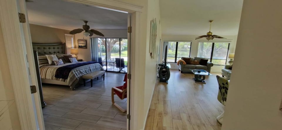 Beautiful 2bedr villas, close to Siesta Key, WiFi, pool, jacuzzi Villa in Florida