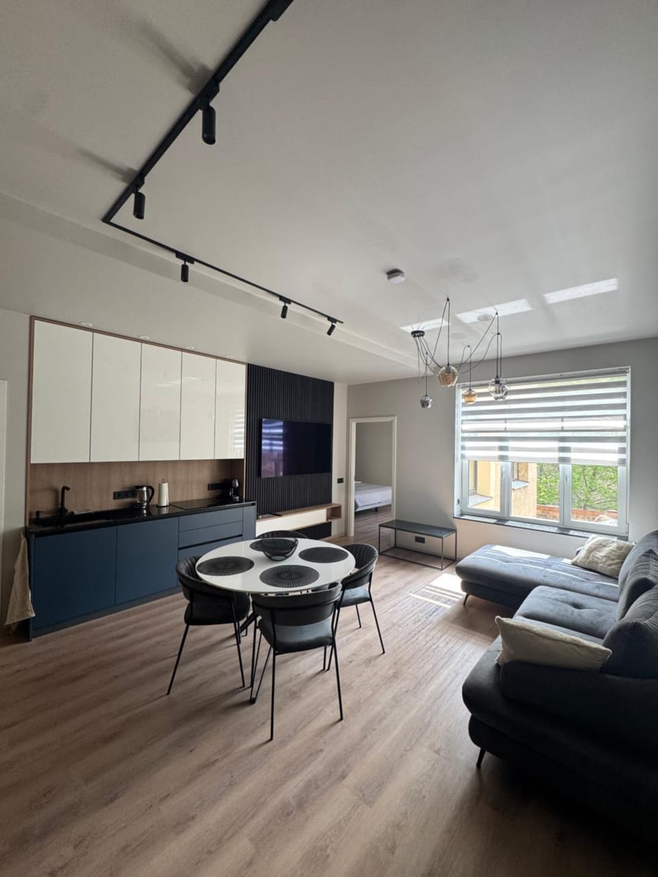 TV and multimedia, Kitchen or kitchenette, Living room, Seating area, Dining area