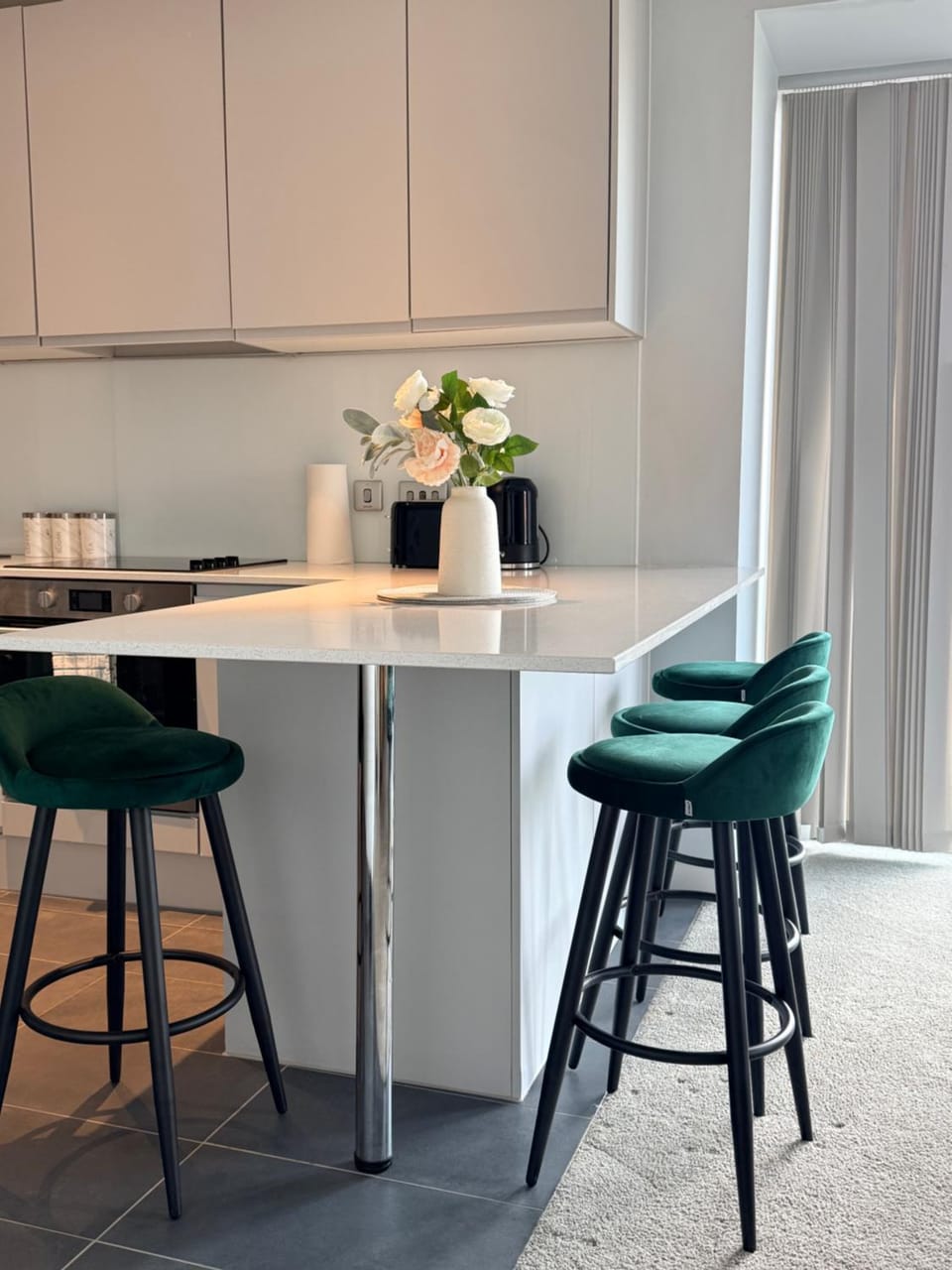 Coffee/tea facilities, Kitchen or kitchenette, Dining area