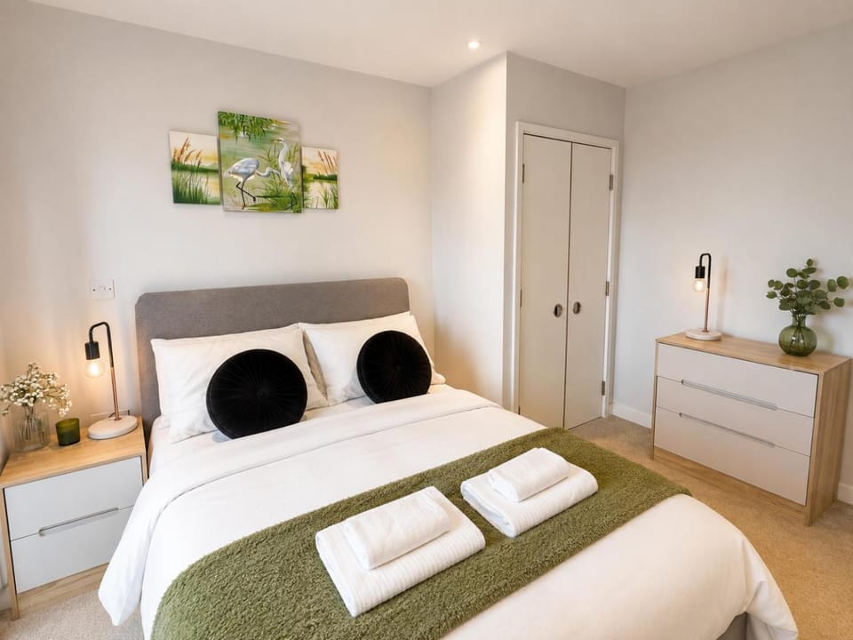 Bed, Photo of the whole room, Bedroom, towels, wardrobe