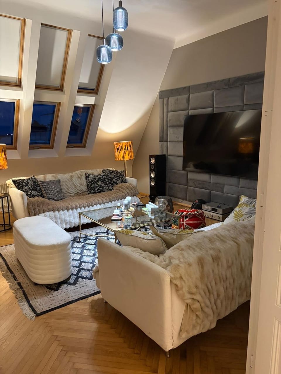 TV and multimedia, Living room, Seating area