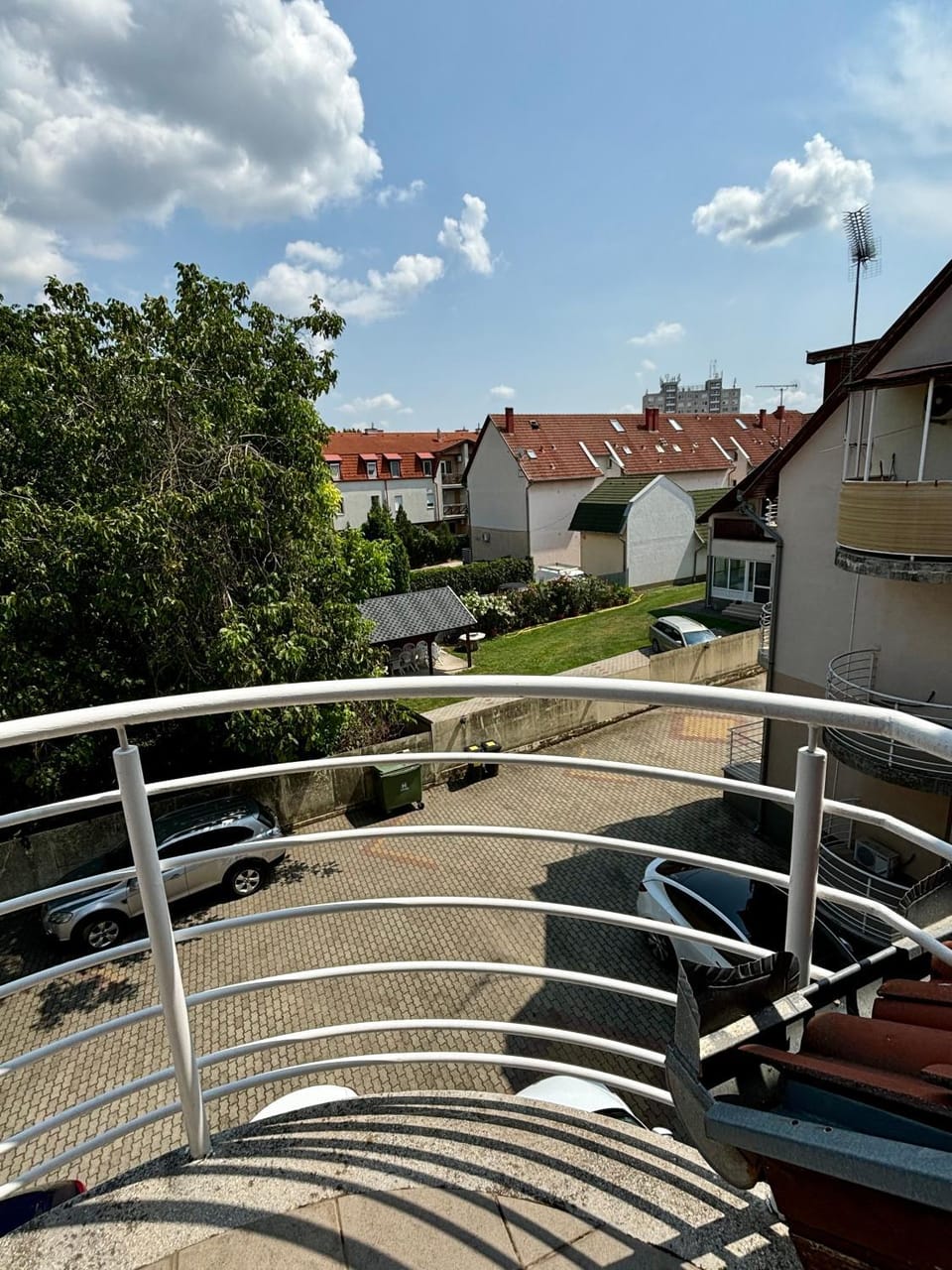 Property building, View (from property/room), Balcony/Terrace, Parking