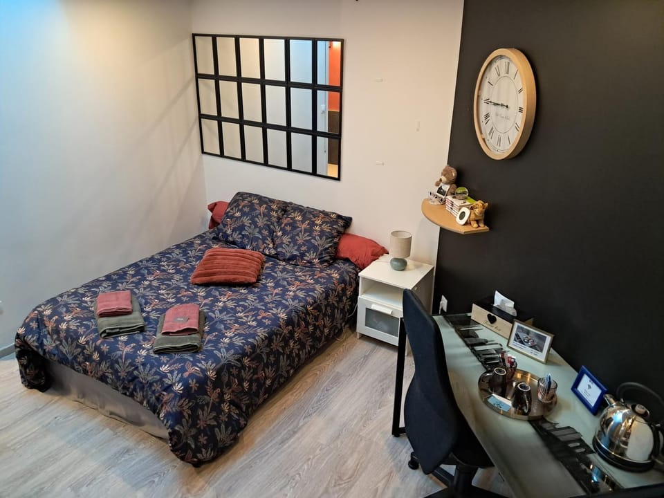 Chambre privative - LOFT3 Descartes Bed and Breakfast in Le Mans