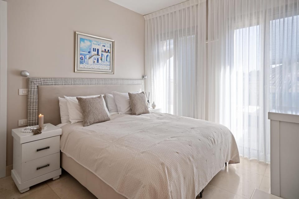 Spectacular 3BDR Duplex Panoramic Old City View Apartment in Jerusalem