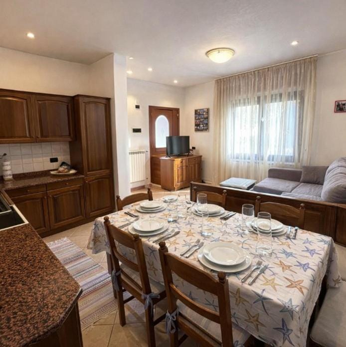Kitchen or kitchenette, Lunch