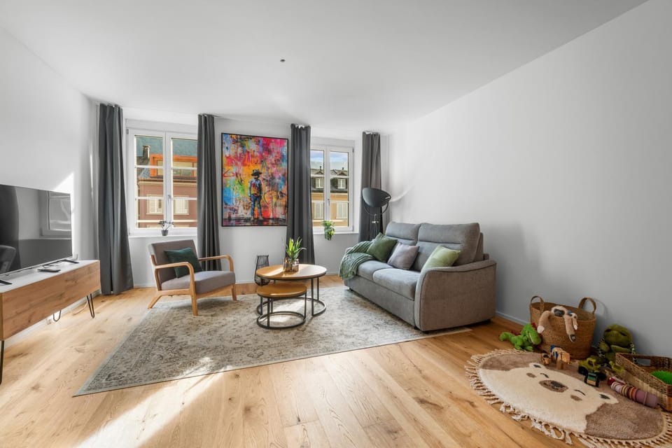Communal lounge/ TV room, TV and multimedia, Living room, Seating area, Evening entertainment