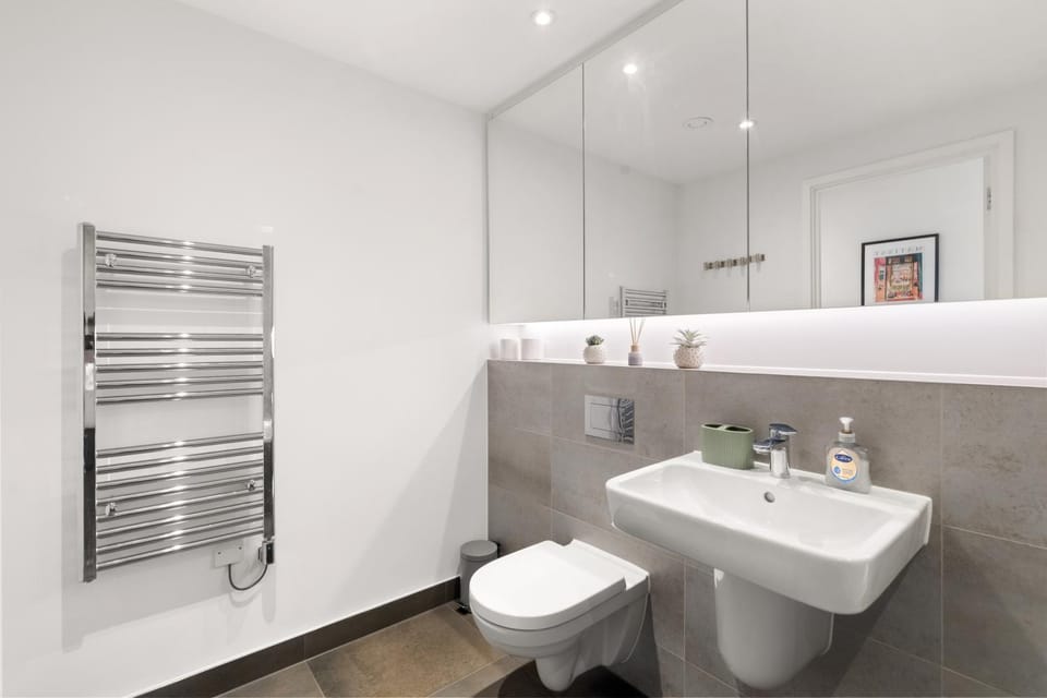 Luxury Wembley 2 bed Flat - Sleeps 9 Apartment in Wembley