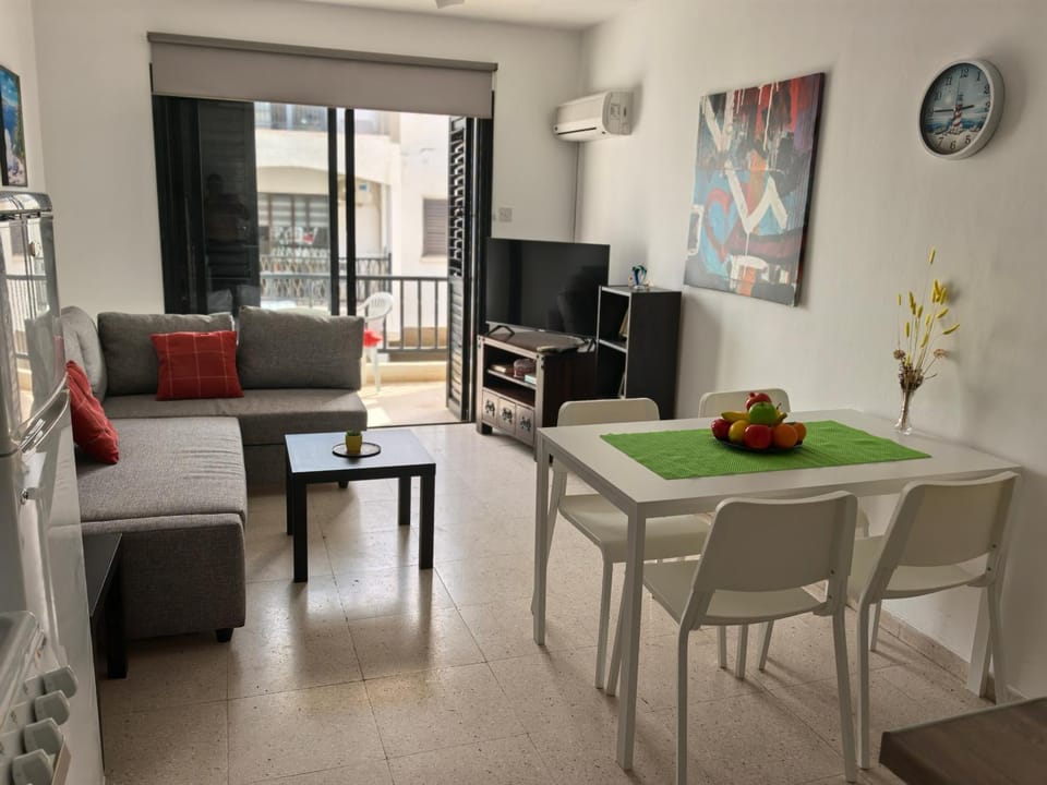 Sunny apartment with a terrace Bebe 509 Apartment in Paralimni