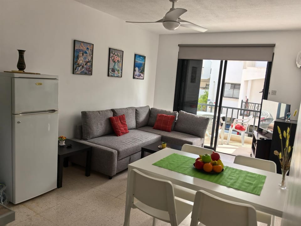 Sunny apartment with a terrace Bebe 509 Apartment in Paralimni