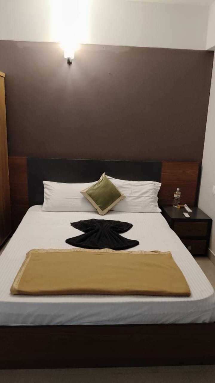 88 3 bhk Near lulumall Apartment in Kochi