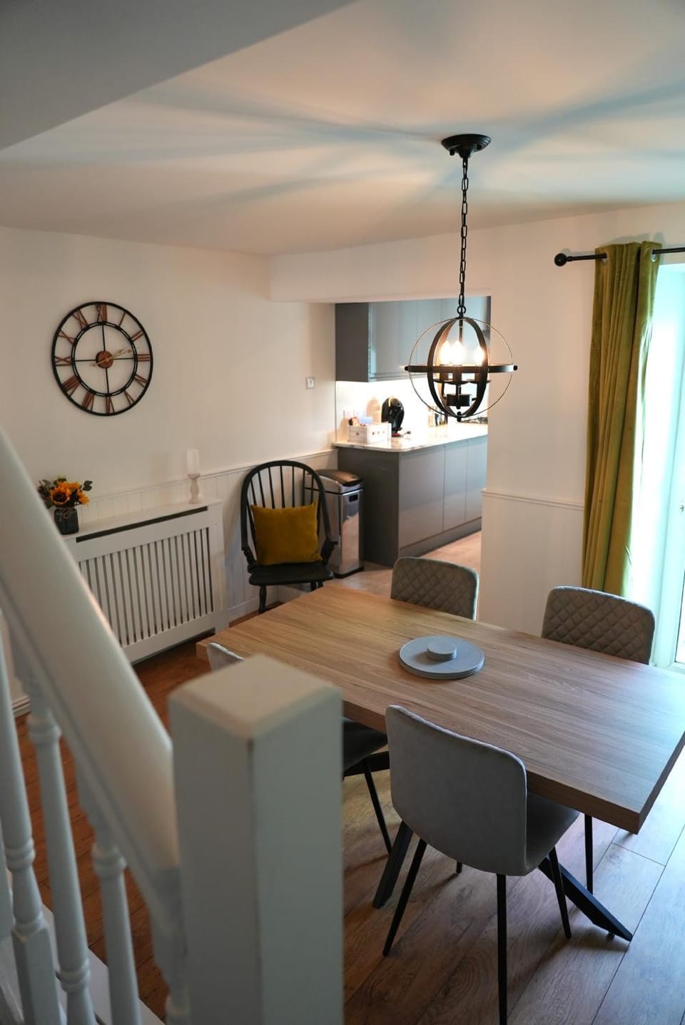 Seating area, Dining area, fireplace
