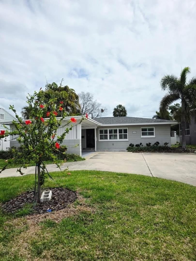 Gorgeous 3 BR, 3 bathrooms home on Snell Isle, boating areas House in St Petersburg