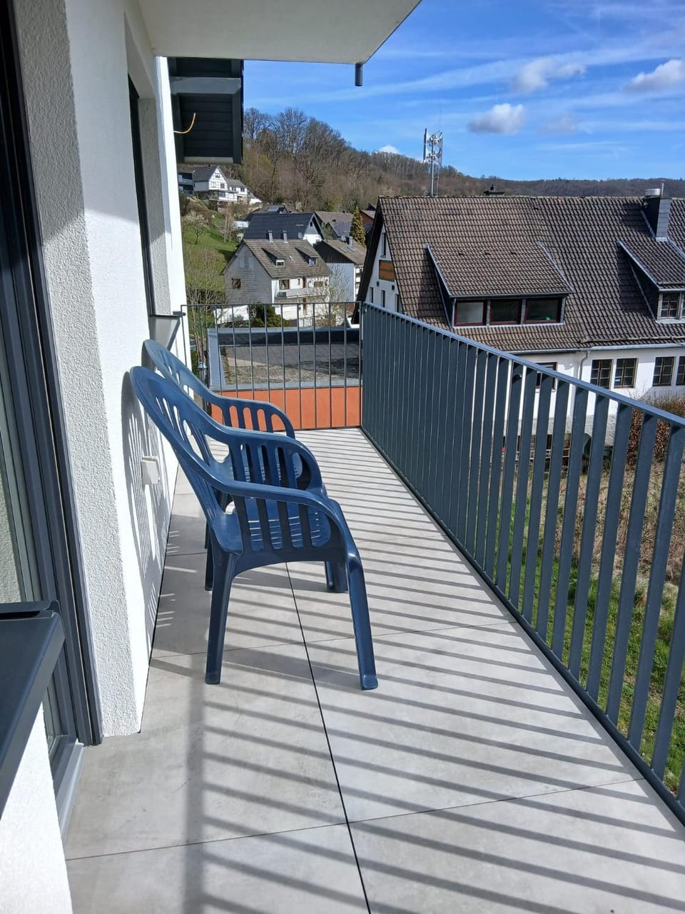 Balcony/Terrace, Mountain view, Quiet street view