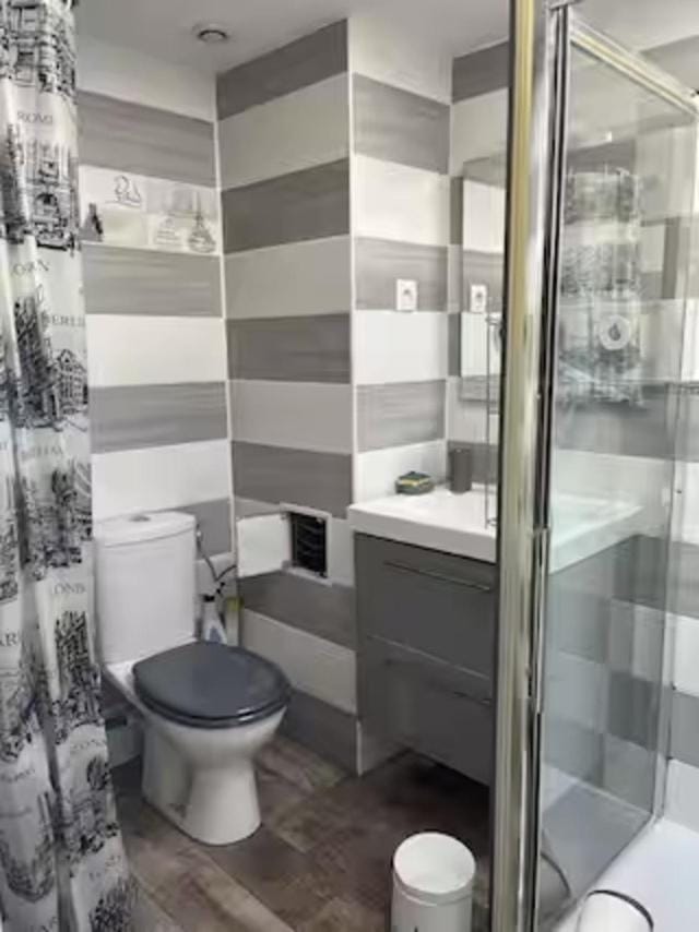 Shower, Toilet, Bathroom
