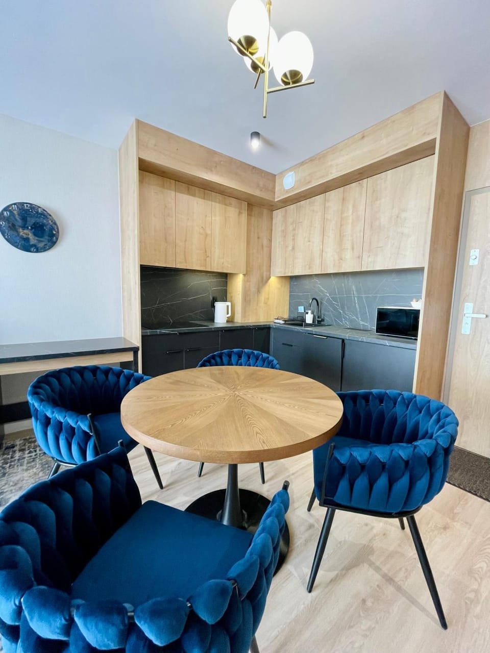 Kitchen or kitchenette, Living room, Seating area, Dining area, dishwasher, microwave, oven, stove, toaster