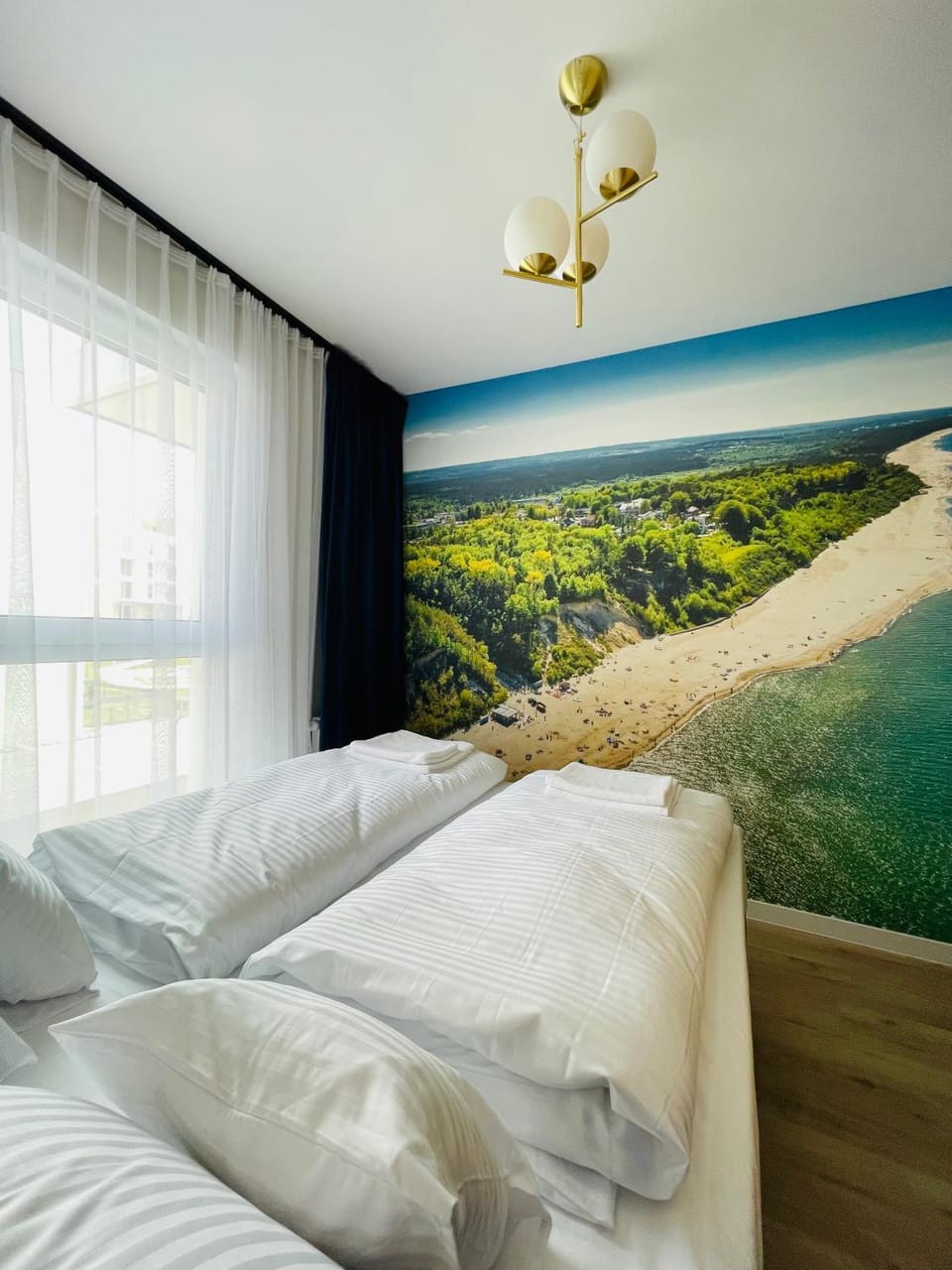 Bed, Natural landscape, Bird's eye view, Photo of the whole room, Bedroom