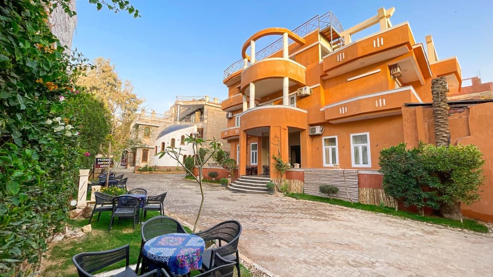 Property building, Day, Neighbourhood, Garden