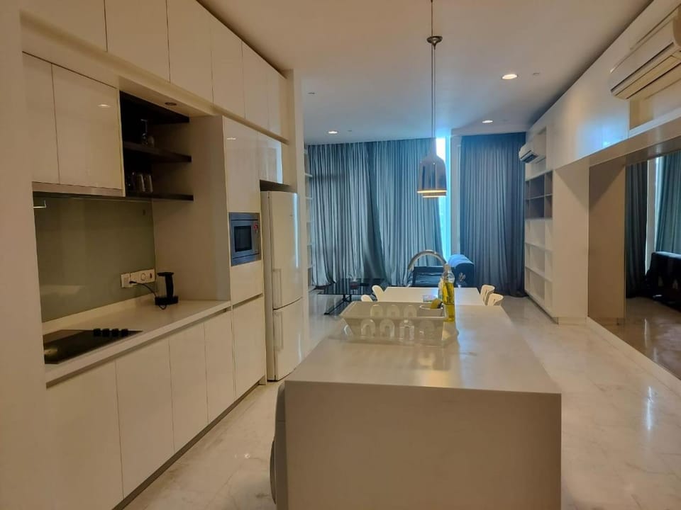 Kitchen or kitchenette, oven