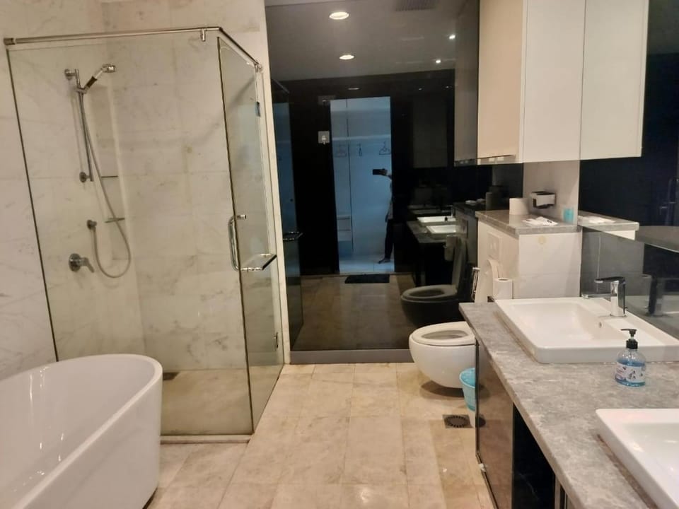 Shower, Toilet, Bathroom, Bath, bidet, towels