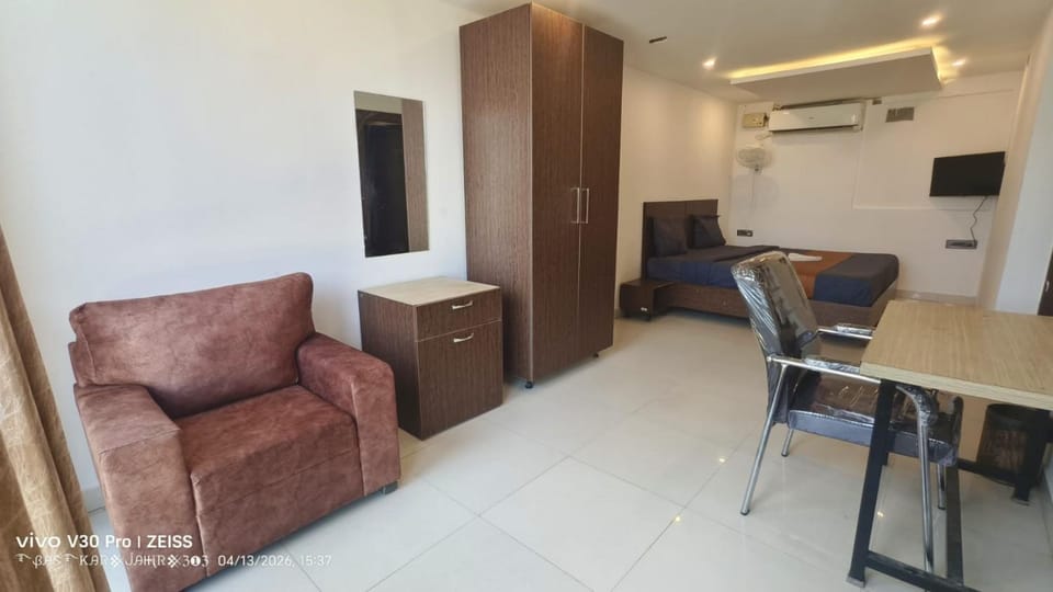 TV and multimedia, air conditioner