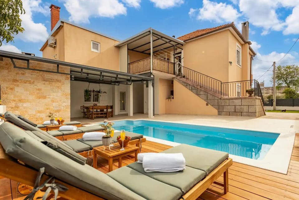 Apartman Relax s bazenom i vanjskim kominom - Zadar Apartment in Zadar