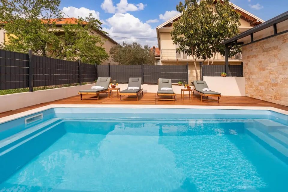 Apartman Relax s bazenom i vanjskim kominom - Zadar Apartment in Zadar
