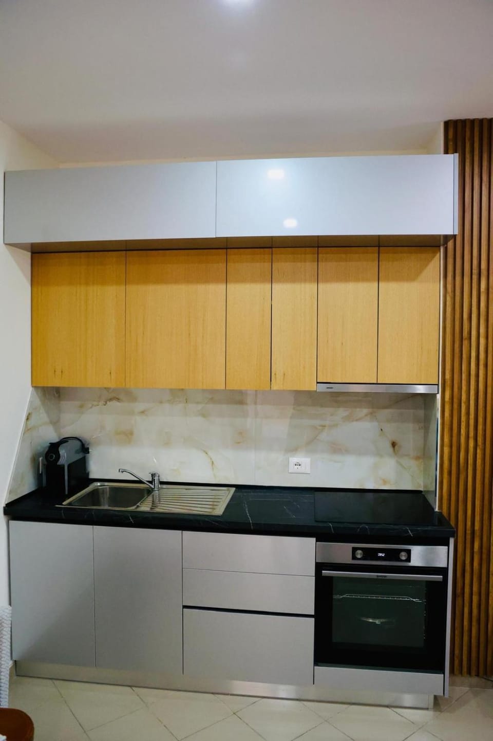 Coffee/tea facilities, Kitchen or kitchenette, Public Bath, microwave, oven, stove, kitchen