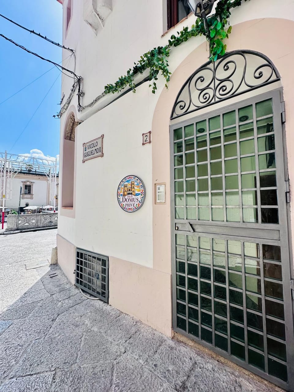 Property building, Facade/entrance