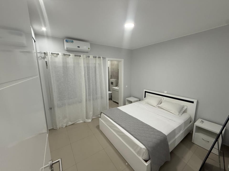 Bed, Bedroom, wardrobe, air conditioner