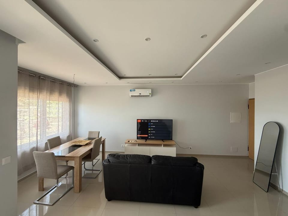TV and multimedia, Living room, Dining area, air conditioner