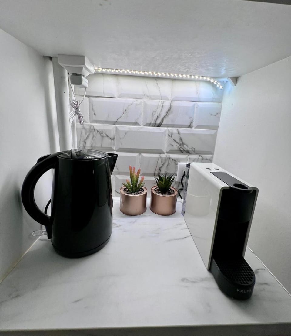 Coffee/tea facilities, Kitchen or kitchenette