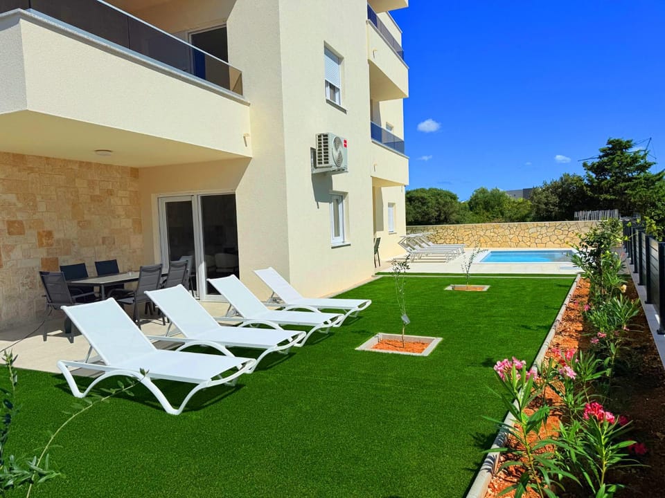Garden, Balcony/Terrace, Swimming pool
